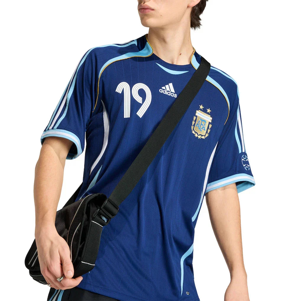 Argentina Retro 2006 Away Jersey - Messi #19